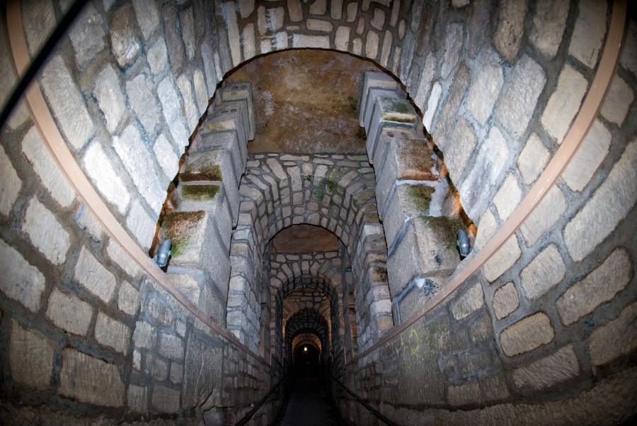 Qui sont les bâtisseurs de ce labyrinthe souterrain ?